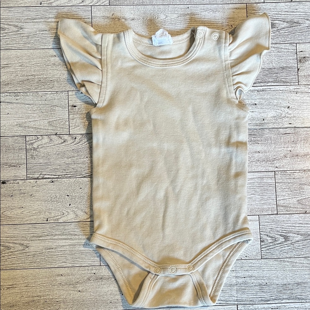Jamie Kay Cream Flutter-Sleeve “Fleur” Bodysuit Size 3-6 Months